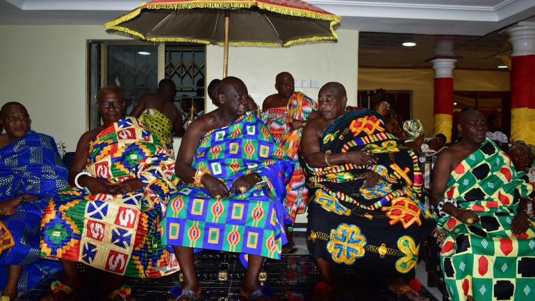 PRESIDENT VISIT MAMPONTENGHENE AT HIS PALACE