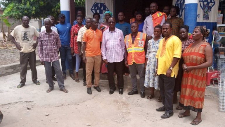 Presentation and distribution of cement to disaster victims