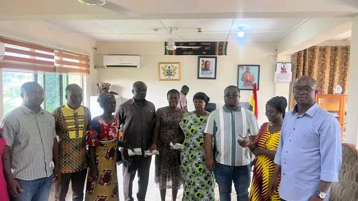 THE KWABRE MUNICIPAL CHIEF EXECUTIVE OFFICER MADE A PRESENTATION TO THE AFFECTED FARMERS AT NTONSO DURING ABUBA QUARRY.